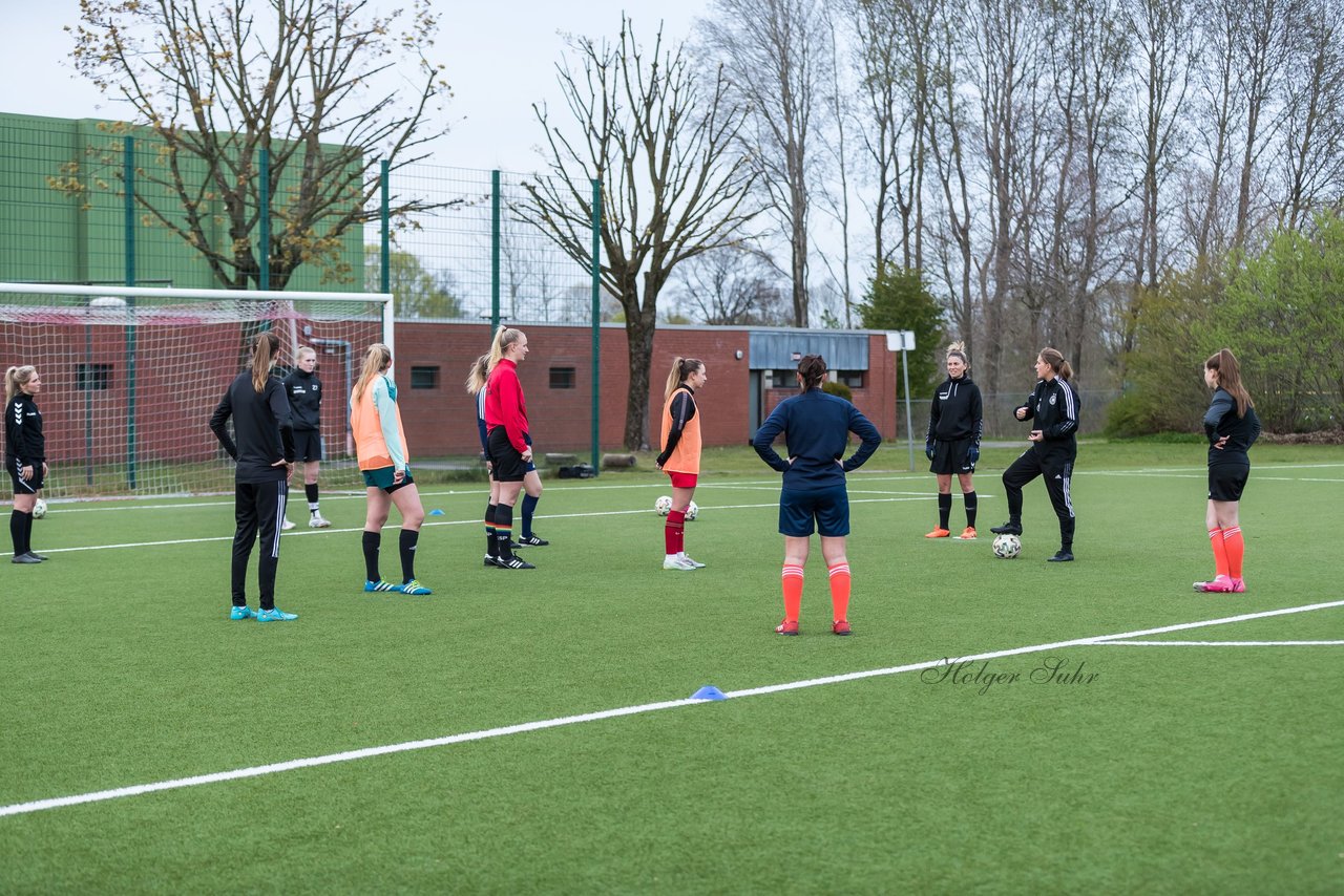 Bild 202 - Co-Trainerin der Frauen Nationalmannschaft Britta Carlson in Wahlstedt